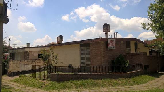 Casa en frente de un edificio

Descripción generada automáticamente con confianza media