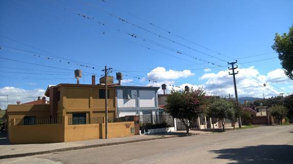 Una calle con edificios de fondo

Descripción generada automáticamente